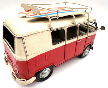 Volkswagen Transporter mit Surfbrettern – Fahrzeugdekoration aus Metall – 27 cm