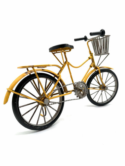 Fiets Geel met mandje - Metalen Decoratie - 32cm