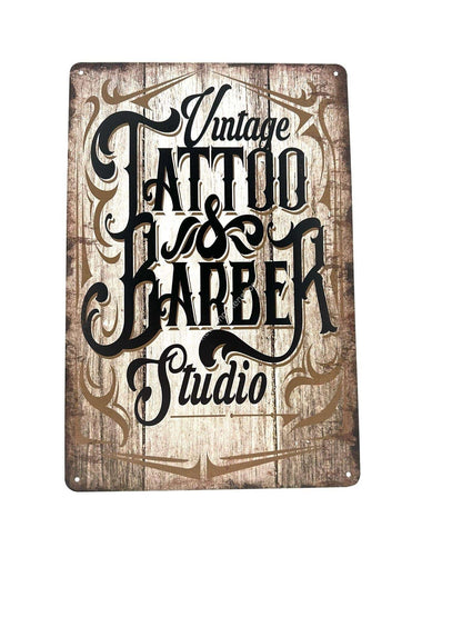 Wandschild aus Metall – Vintage Tattoo und Barber Studio – Werbeschild